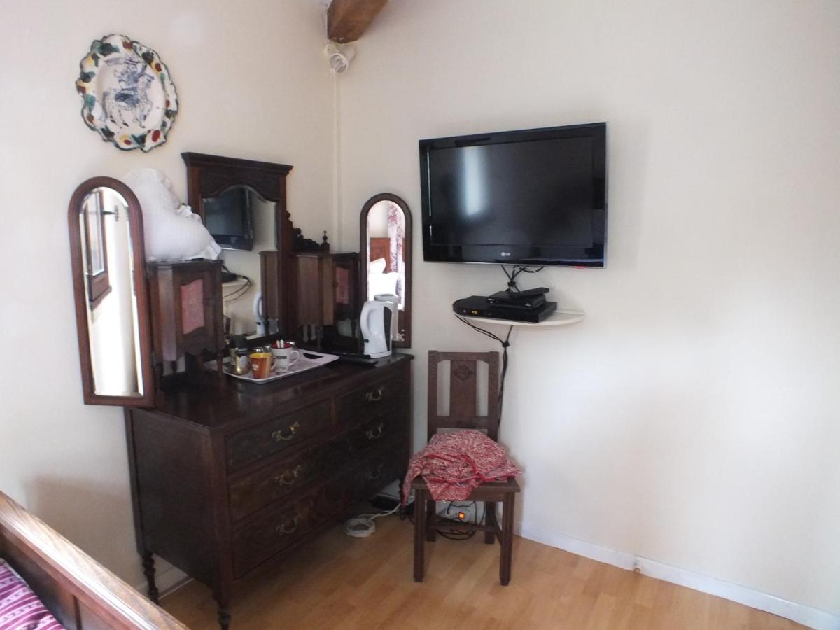 Country B&B Saint-Pierre-d'Eyraud Экстерьер фото